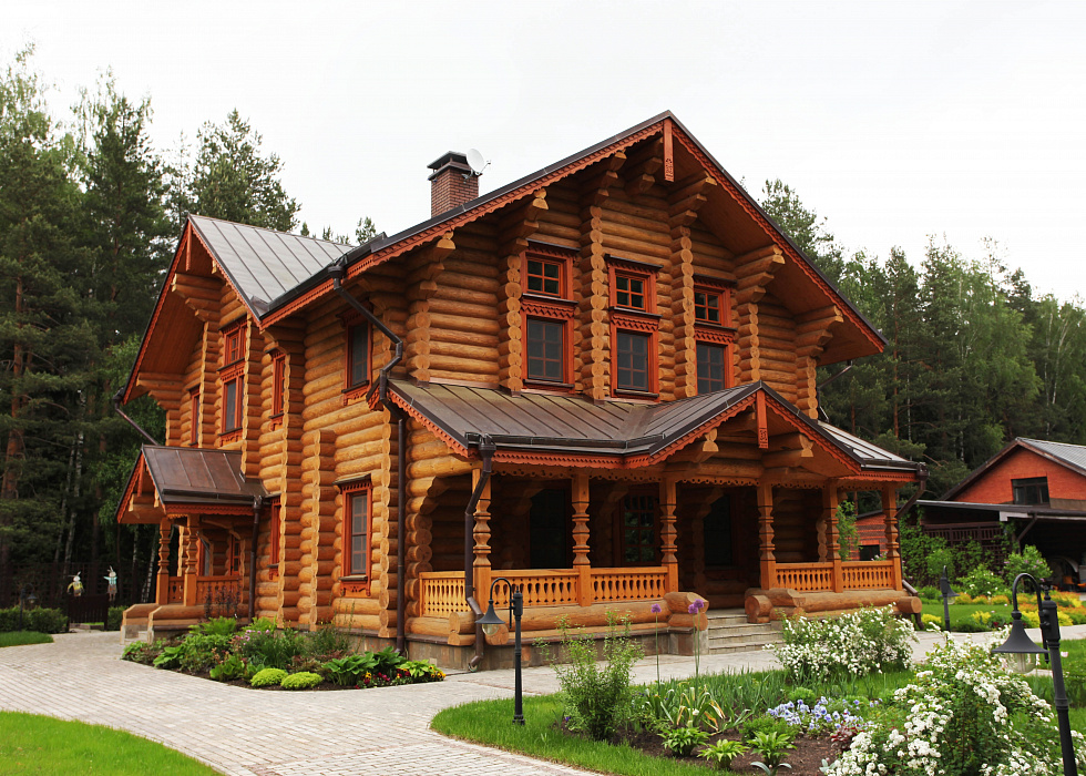 Особливості цегляних та дерев'яних будинків у російському стилі