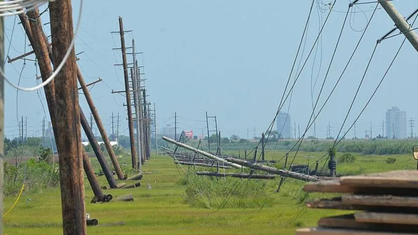 Przepięcie może być spowodowane uszkodzeniem linii energetycznych