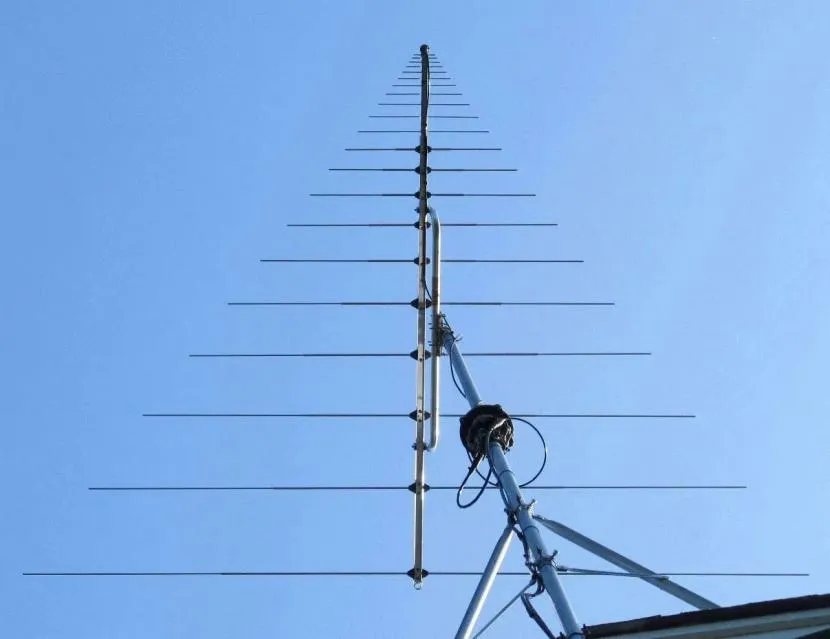 Antena na wiejskim domu