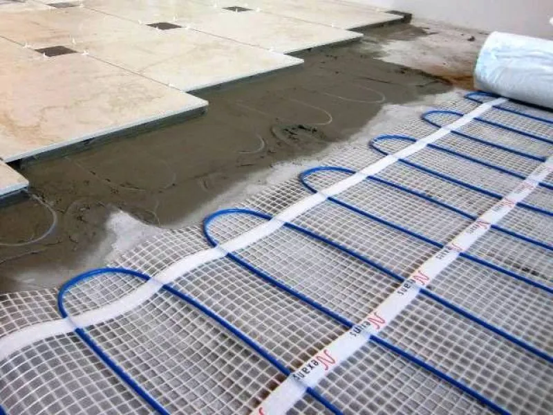 Montaż elektrycznego ogrzewania podłogowego pod płytkami