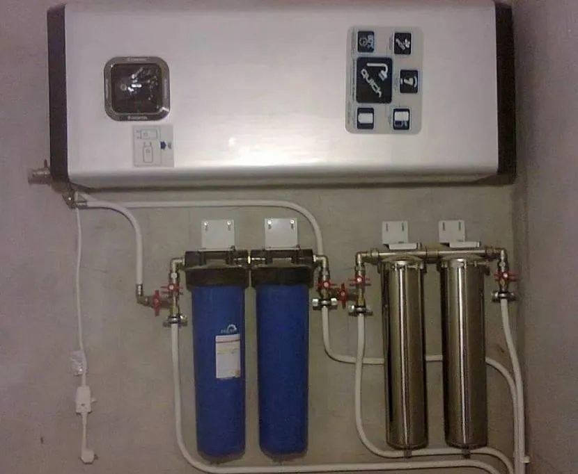 Podłączanie podgrzewacza wody za pomocą filtra polifosforanowego