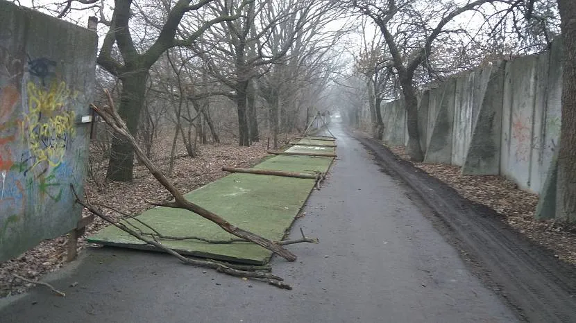 Паркан після неправильно встановлених стовпів