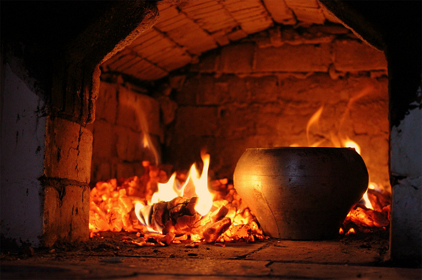 Gotowanie w żeliwnym piecu