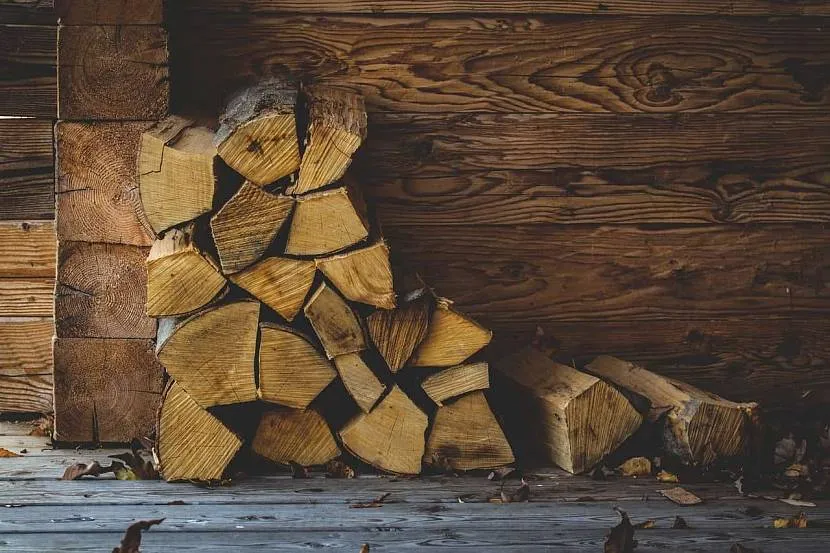 Do czarnego rozpalenia pieca do sauny wystarczy drewno liściaste