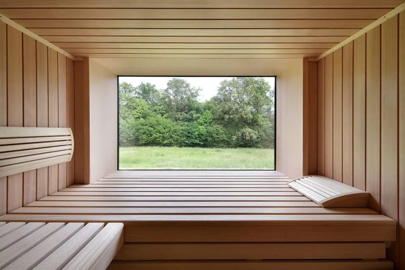 Przeszklenie panoramiczne w saunie