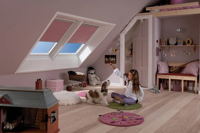 Przedszkole dla dziewczynki na strychu małego domu