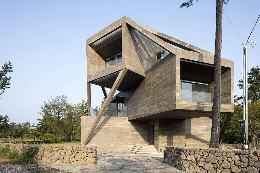 Mały dom-puzzle znajdujący się w Grecji doskonale oddaje kubizm w architekturze