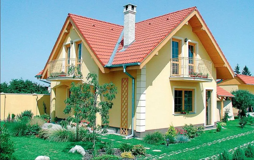 Przykład klasycznego wielospadowego dachu wiejskiej chaty