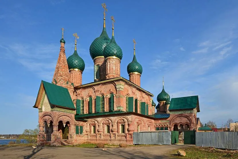 Приклад будови російської архітектури з каменю