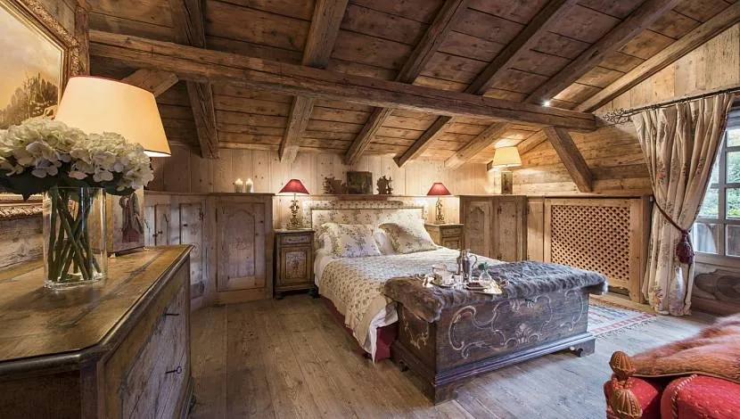 Скриня у спальні – обов'язковий атрибут російського стилю