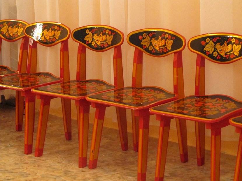 Krzesła malowane pod Khokhloma