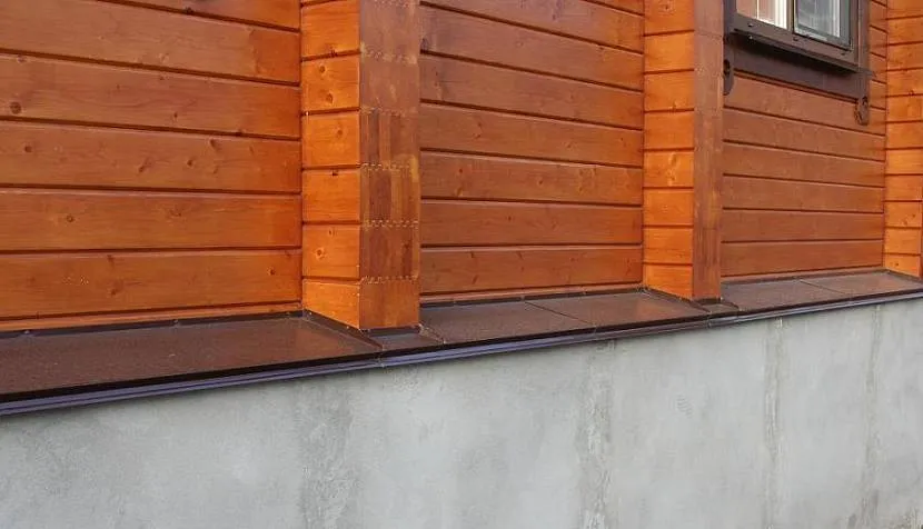 Betonowe wykończenie domu drewnianego