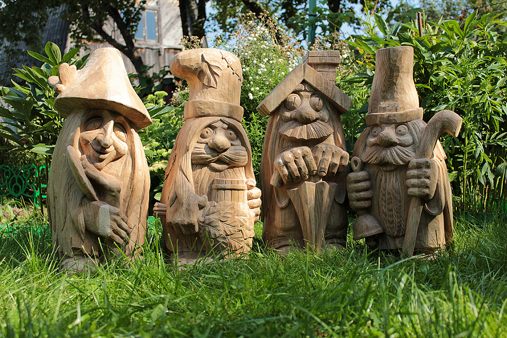 Фігурки із дерева: чарівне перетворення вашого саду