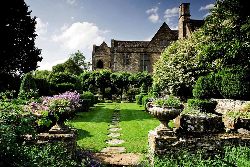 Zasady tworzenia ogrodu angielskiego: projektowanie krajobrazu i dekoracja domu