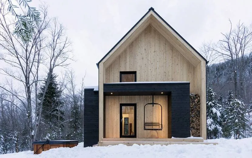 Kompaktowy, ale kompletny dom w stylu skandynawskim dla fanów stylu ekologicznego.