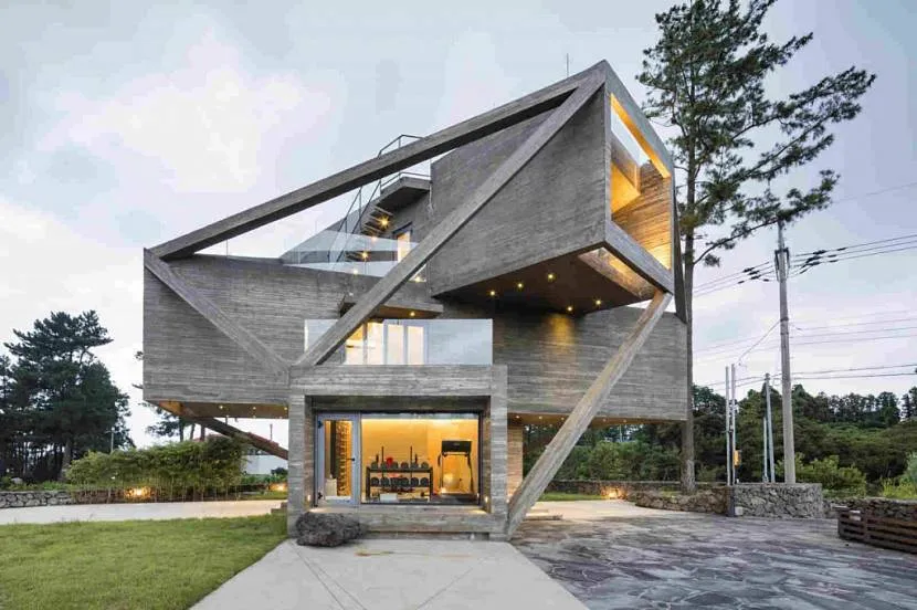 Dom południowokoreański kontrastuje z naturą. Misterna trzypoziomowa konstrukcja, wsparta na betonowych belkach, zawiera bibliotekę i jacuzzi.