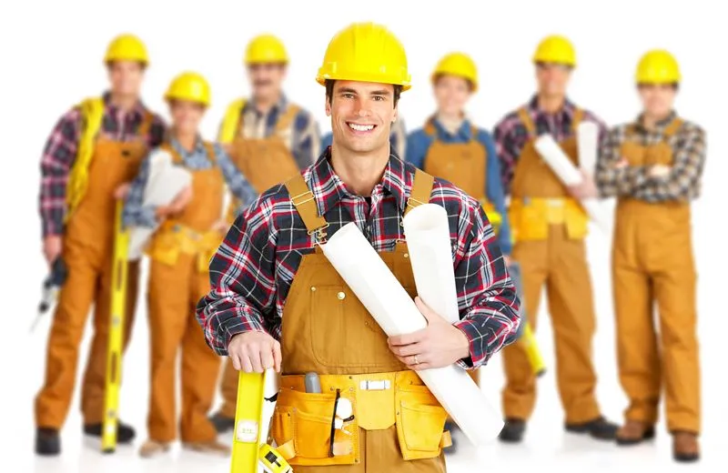 Zespół firmy budowlanej składa się ze specjalistów ze wszystkich dziedzin budownictwa