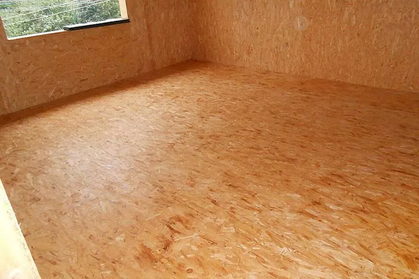 Підлога може бути зроблена з тієї ж ОСП і покрита лаком