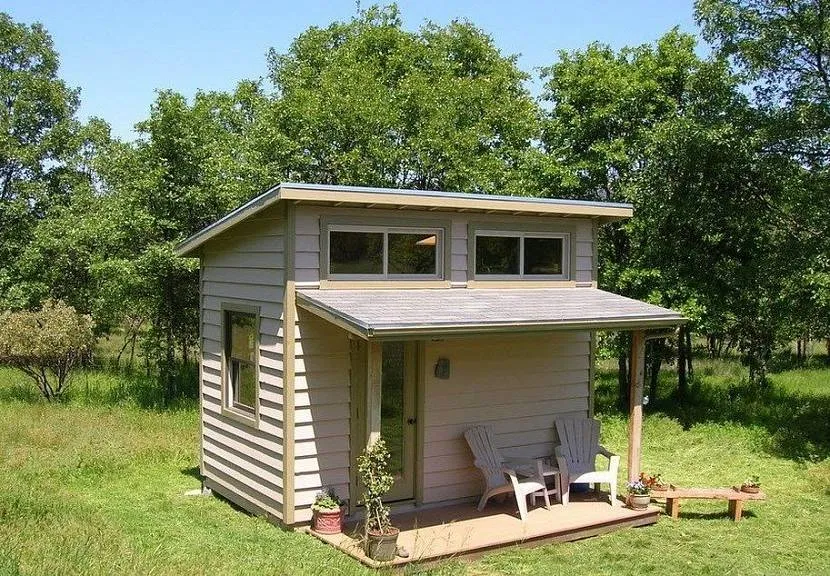 W ich letnim domku po prostu niezbędny jest nawet najmniejszy domek, który pozwoli ukryć się przed słońcem i zrelaksować.