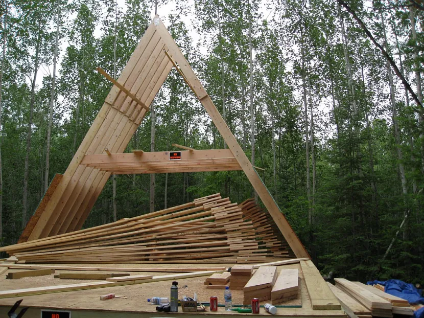 Gotowy „konstruktor” domu jest montowany w miejscu jego przyszłej lokalizacji