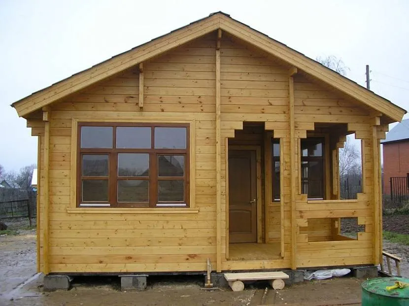 Dom z profilowanego drewna jest wystarczająco ciepły na zimę
