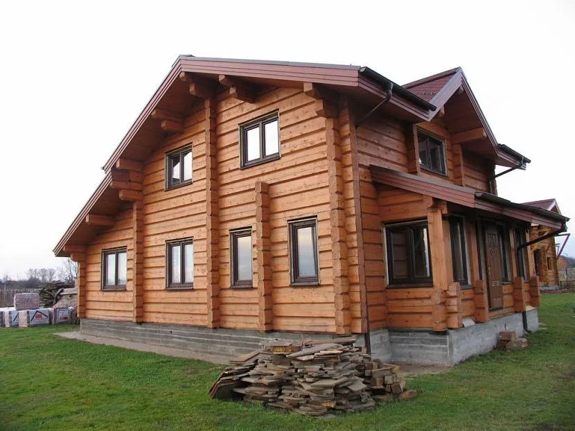 Dom z drewna suszarniczego jest gotowy do zamieszkania od razu po wybudowaniu