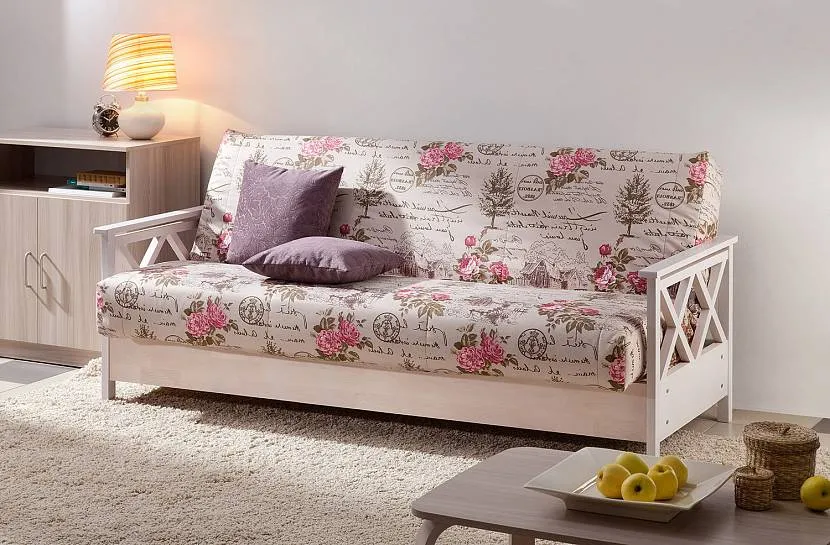 Sofa w prowansalskim wnętrzu