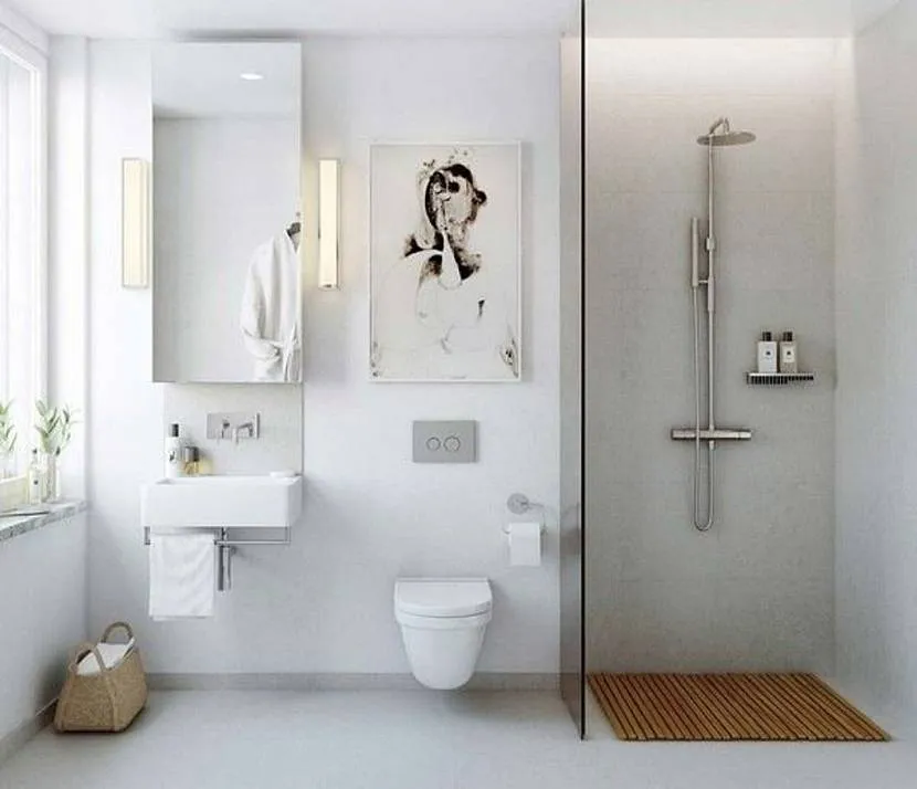 Mały biały prysznic z wiszącą toaletą