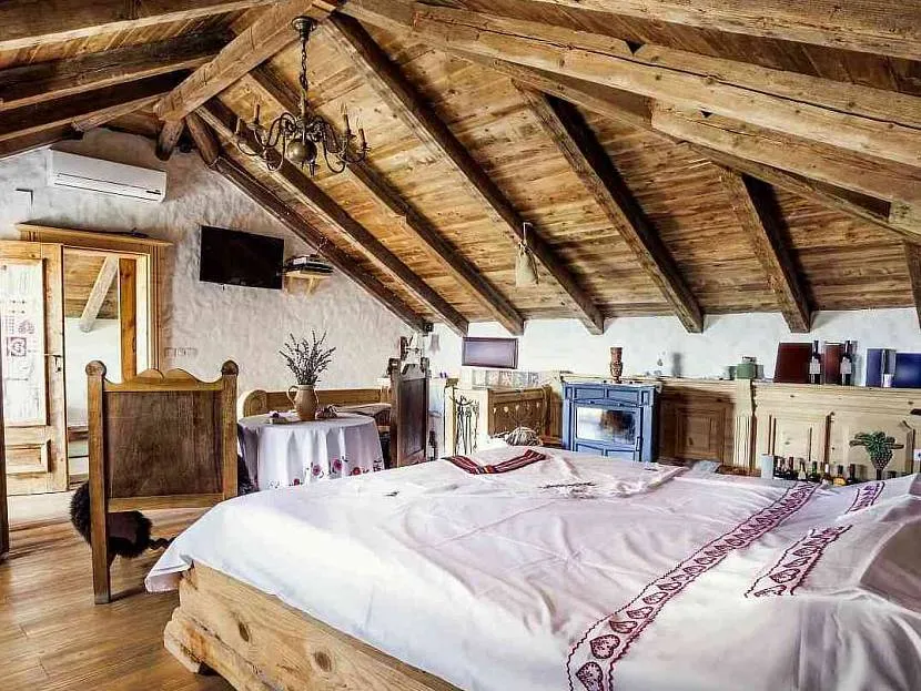 Стиль прованс для спальні у дерев'яному будинку