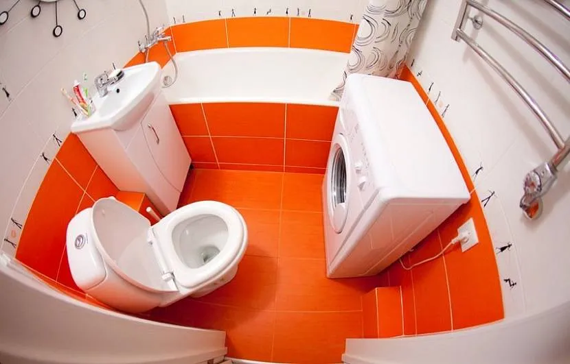 Instalacja toalety narożnej, aby zaoszczędzić miejsce w małym pokoju