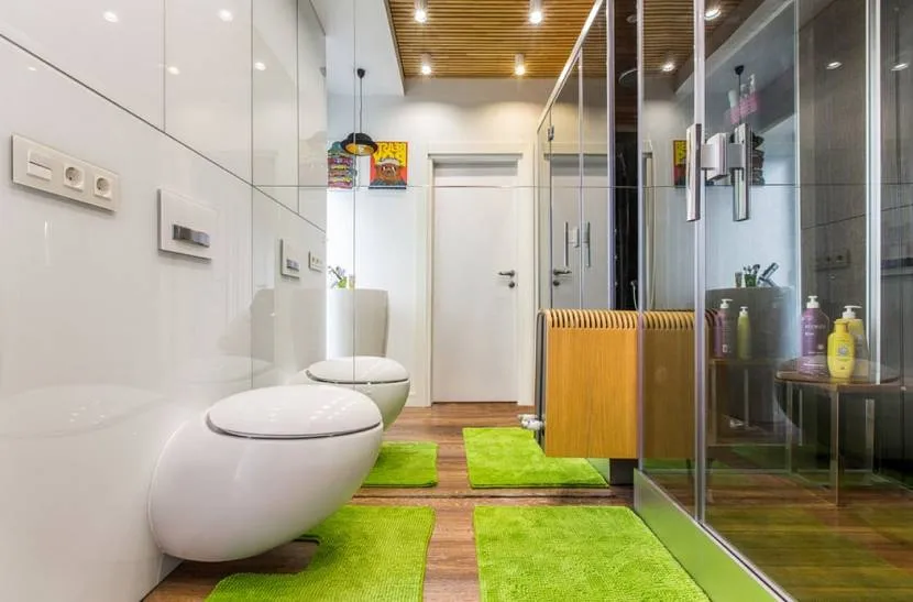 Незвичайний сучасний дизайн ванної кімнати з підвісним унітазом
