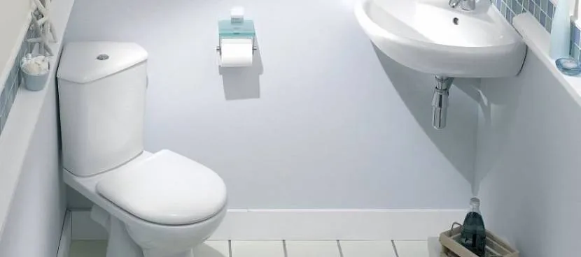 Urządzenia sanitarne narożne do małych łazienek