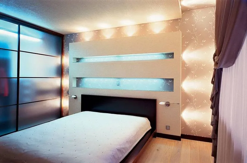 Delikatne ciepłe kolory do nowoczesnego wnętrza sypialni