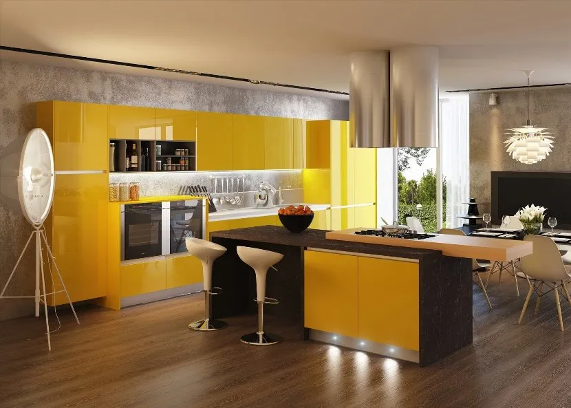 Простора кухня з відтінками жовтого та коричневого