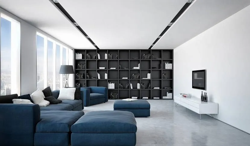 Czarne wnętrze z niebieską paletą z wydzieloną ścianą wnękową
