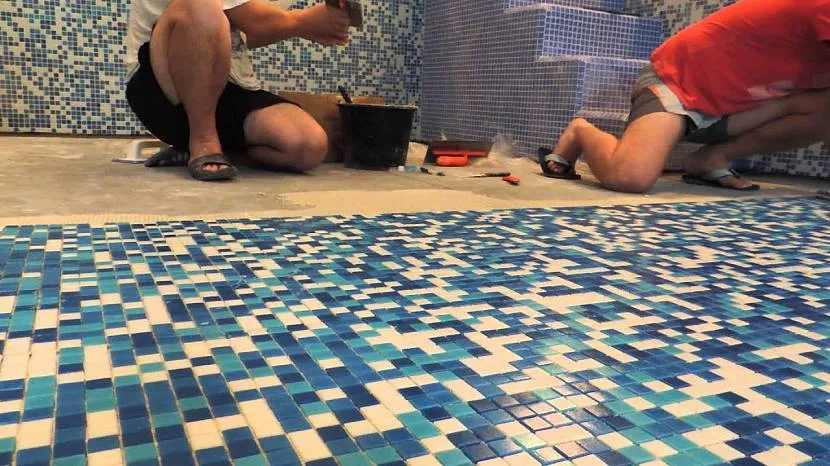 Мозаїчна плитка для підлоги на кухні.