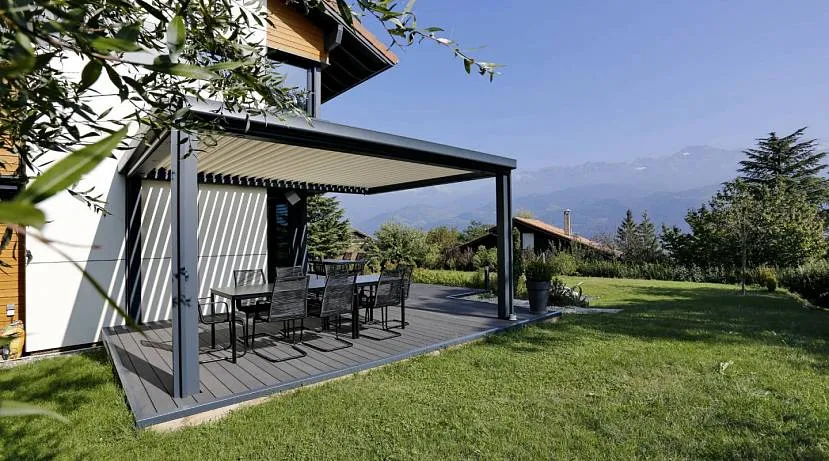 Pergola przy ścianie