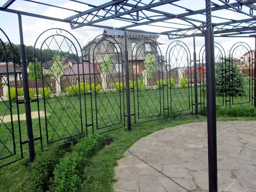 Metalowa pergola