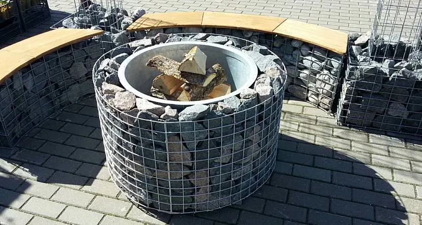 Gabion w formie kosza – praktyczne rozwiązanie na teren rekreacyjny