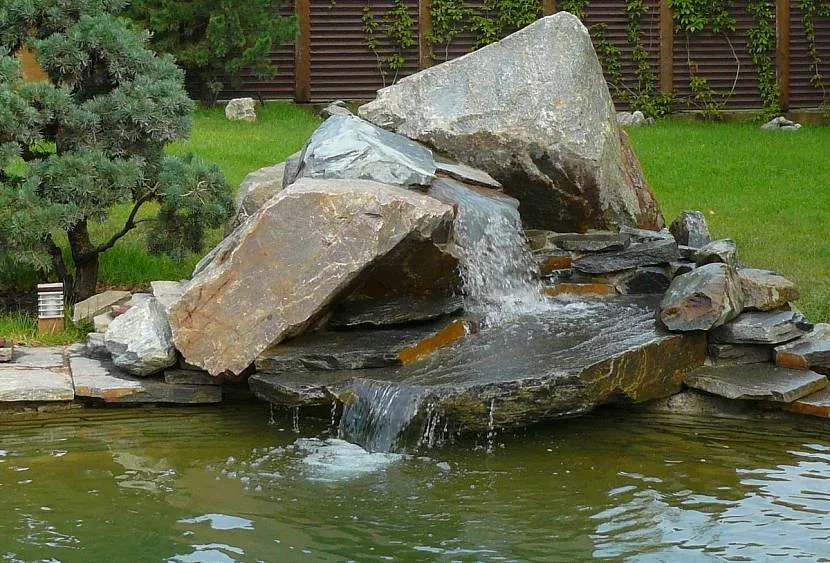 Декоративний ставок з водоспадом