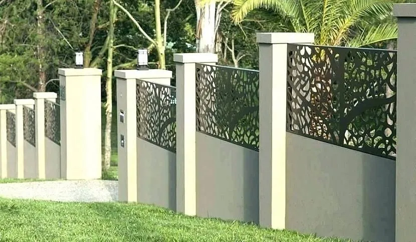 Piękne ogrodzenie z metalowymi wstawkami