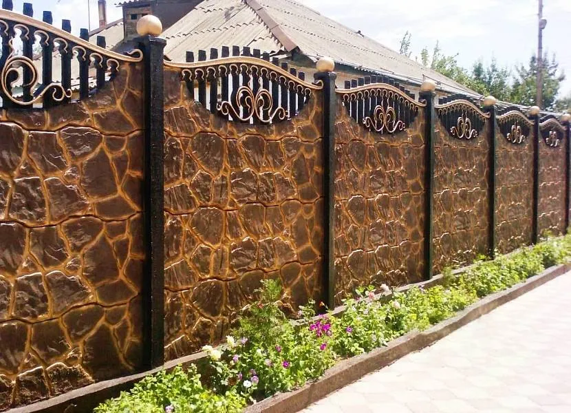 betonowe ogrodzenie
