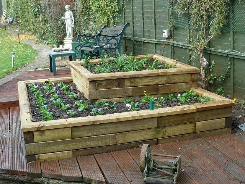 Designerskie łóżka na kilku poziomach pomogą rozwiązać problem „za mało miejsca na ogród warzywny”