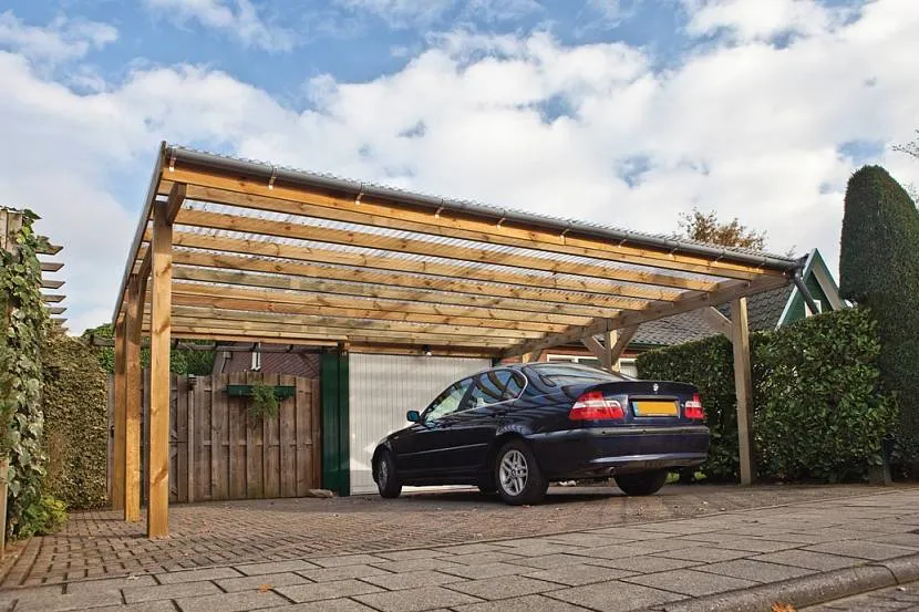 Drewniana wiata do parkowania samochodów